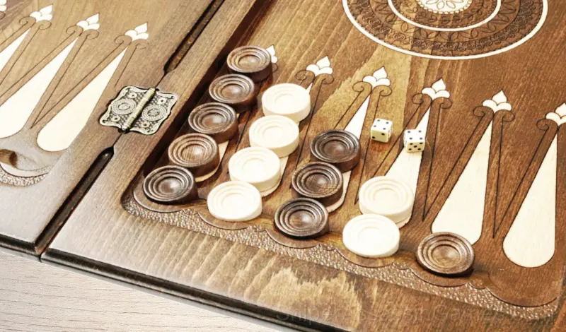 Play Long backgammon